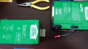 BR1000G-TW 是由 2 個 12V 的鉛酸電池串聯而成